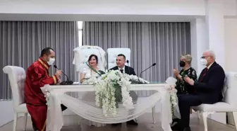 Öğrencilerini kırmayıp nikah şahidi oldular