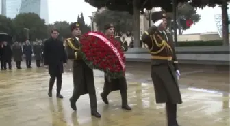 Çanakkale şehitleri 107. yılında Bakü'de törenle anıldı