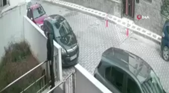 Ümraniye'de apartman korkuluklarını sökerek çalan hırsız kamerada
