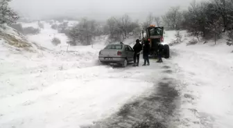 Kapanan köy yolları uzun uğraşlar sonucu ulaşıma açıldı