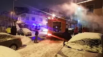 Sultangazi'de bir anda alev alan otomobil küle döndü