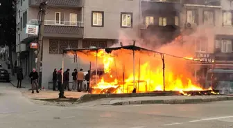 Son dakika haber | Bursa'da manav dükkanında yangın çıktı, alevler araçlara sıçradı