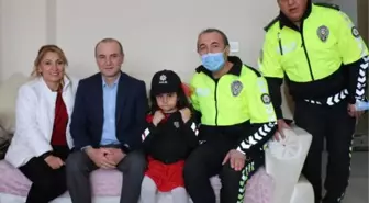 Polis memuru, kurtardığı Aysima'yı evinde ziyaret etti