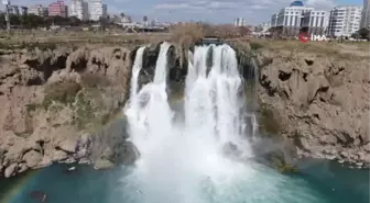 Antalya'nın ünlü Düden Kıyı Şelalesi'nde Nevruz yoğunluğu