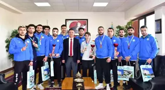 Şampiyon sporculardan, Rektör Prof. Dr. İlter Kuş'a ziyaret