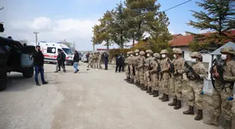 Eskişehir'de gasbettiği araçla 2 kişiyi rehin alan şüpheli yakalandı