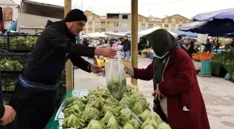 Belediye tezgahında marul 5 lira