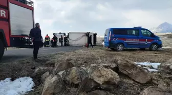 Son dakika haberleri... Çöp kamyonu devrildi: 1 ölü 2 yaralı