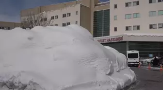 Bitlis'te 400 yataklı hastane binası kara gömüldü