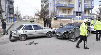 Dedesinin otomobiliyle polisten kaçarken kaza yapınca olay yerinden kaçtı