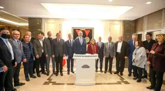 Eski Adalet Bakanı Abdülhamit Gül, Fatma Şahin'i ziyaret etti