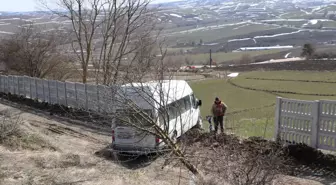 Samsun'da minibüsün beton çite çarpması sonucu 3 kişi yaralandı