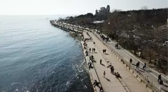 CADDEBOSTAN SAHİLİ'NDE YOĞUNLUK HAVADAN GÖRÜNTÜLENDİ