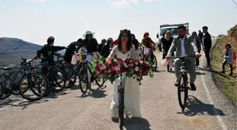 GELİN İLE DAMAT, BİSİKLET KONVOYUYLA NİKAH SALONUNA PEDAL ÇEVİRDİ