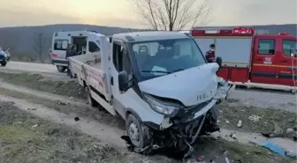BURSA'DA OTOMOBİL İLE KAMYONET ÇARPIŞTI 2 YARALI