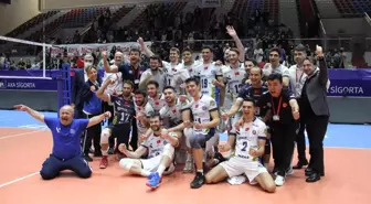 Efeler Ligi: Arkas Spor: 3 Halkbank: 1