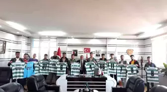 Altıntaş Belediyesi'nden MYO futbol takımına forma desteği