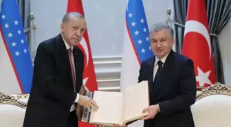 Cumhurbaşkanı Erdoğan, mevkidaşı Mirziyoyev'e Ali Şir Nevai Kulliyatı'nı hediye etti