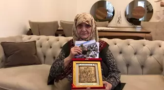 Son dakika haberleri... Ördüğü çorapları askerlere gönderen Melek teyzeye jandarmadan teşekkür