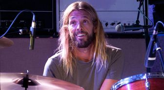 Foo Fighters davulcuları Taylor Hawkins'in ölümünün ardından turnelerini iptal etti