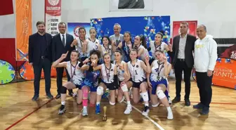 Gaziantep Kolej Vakfı'nın sultanları voleybolda namağlup şampiyon