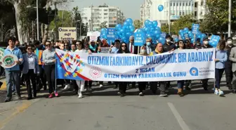 Antalya'da otizmli çocuklar ve aileleri gökyüzüne mavi balon bıraktı