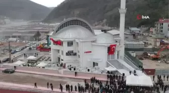 Ayancık Beşiktaş Camii ibadete açıldı