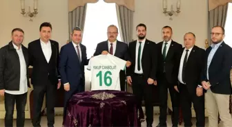 Bursaspor yönetimi Vali Yakup Canbolat'ı ziyaret etti