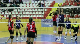 Voleybol turnuvası büyük heyecan sahne oldu