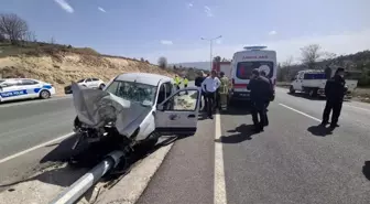 Belediye personeli sıkıştığı araçtan yaralı olarak kurtuldu