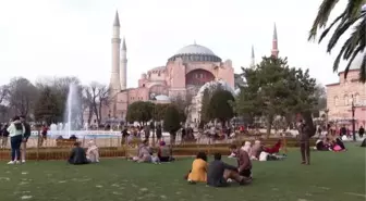 (Drone) Sultanahmet Meydanı, ramazanın ilk iftarı için gelenlerle doldu