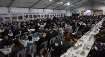 Binlerce vatandaş Eyüpsultan'da dev iftar sofrasında buluştu