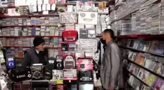 Tarihi çarşıda kasetçiliği yarım asırdır sevgiyle sürdürüyor