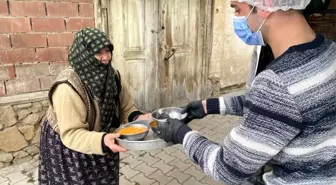 Başkan Sülük, Alpaslan Türkeş için helva dağıttı