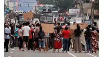 Ekonomik kriz nedeniyle protestoların sürdüğü Sri Lanka'da tüm bakanlar istifa etti