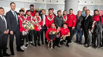 Grekoromen Güreş Milli Takımı yurda döndü