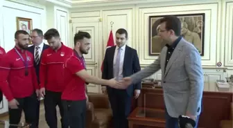 İBB Başkanı İmamoğlu, Avrupa Güreş Şampiyonası'nda dereceye giren sporcuları kabul etti