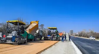 Malatya'da 35 metrelik yolda asfalt serim çalışmalarına başladı