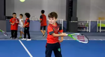 Meram'da 3. Geleneksel Minikler ve Yıldızlar Kort Tenis Turnuvası başvuruları başladı