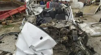 Ortalığı savaş alanına çeviren otomobilin hız kadranı 200'de takılı kaldı