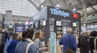 Londra Kitap Fuarı'nda 'Türkiye' standı büyük ilgi gördü (2)