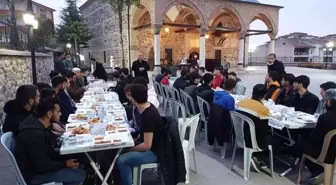 Hayırsever vatandaşlar'dan KYK öğrencileri iftar yemeği