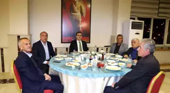 Vali Akbıyık, iftarda muhtarlarla bir araya geldi