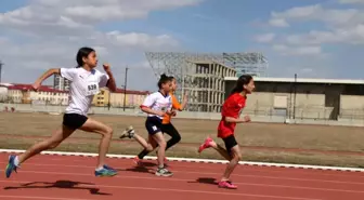 Atletizm seçmelerinde ter döktüler