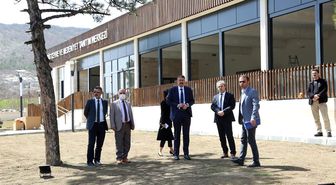 Frig Çevre ve Medeniyet Tanıtım Merkezi'ni inceledi