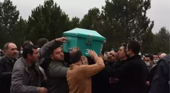 KAZADA ÖLEN, REKTÖRÜN MAKAM ŞOFÖRÜ TOPRAĞA VERİLDİ