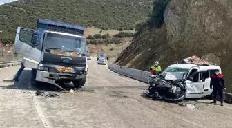 Isparta'da kamyon ile hafif ticari aracın çarpıştığı kazada 1 kişi öldü