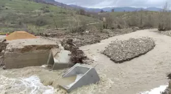 Karabük'te sağanak; menfez köprü çöktü, tarım alanlarını su bastı