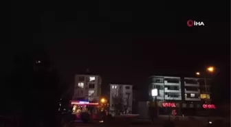 Geceyi aydınlatan şimşekler görsel şölen oluşturdu