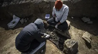 Haydarpaşa kazılarında Helenistik döneme ait kiremit mezar bulundu